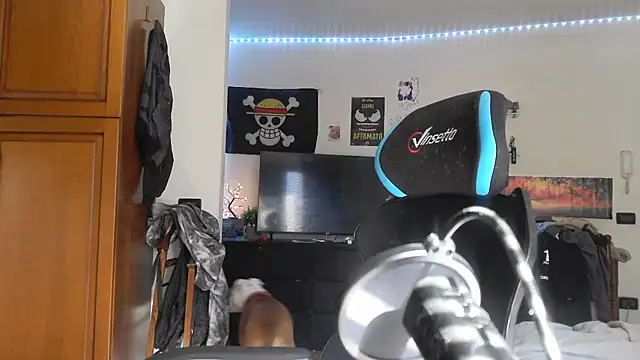 Snapshot of maestroboris95 chatting on February 15, 10:47 am maestroboris95 online show from February 15, 10:47 am