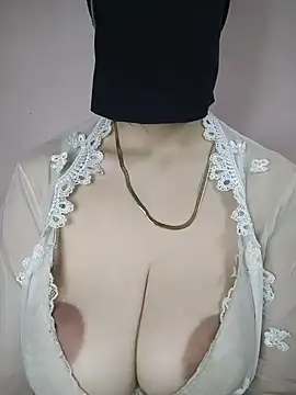 Snapshot of Nada_Oh chatting on July 15, 9:25 am Nada Oh online show from July 15, 9:25 am