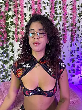 Woo isDaphne online show from February 22, 11:25 pm