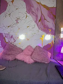 Woo isDaphne online show from April 9, 10:59 pm