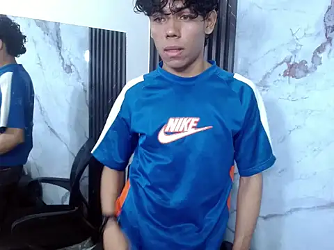 Snapshot of DaviidBuckx_ chatting on February 11, 5:34 am DaviidBuckx online show from February 11, 5:34 am