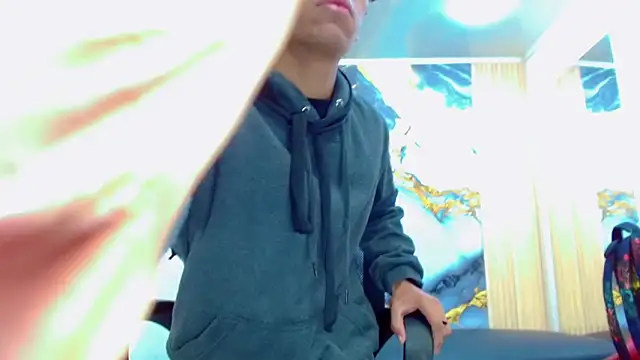 Snapshot of DaviidBuckx_ chatting on February 18, 2:07 am DaviidBuckx online show from February 18, 2:07 am