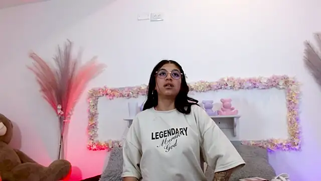 Snapshot of sharlotaustral18 chatting on March 3, 3:56 am sharlotaustral18 online show from March 3, 3:56 am