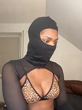 Snapshot of KiaraAmara chatting on February 14, 6:15 pm KiaraAmara online show from February 14, 6:15 pm