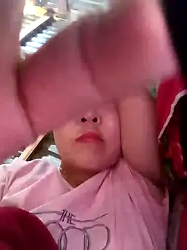 Yiyoongg online show from February 28, 5:30 am