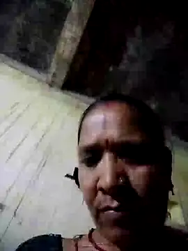 Snapshot of Loomaraj chatting on June 18, 5:28 pm Loomaraj online show from June 18, 5:28 pm