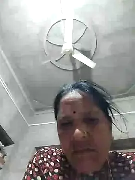 Snapshot of Loomaraj chatting on June 20, 8:55 pm Loomaraj online show from June 20, 8:55 pm