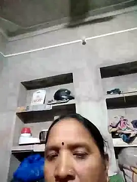 Snapshot of Loomaraj chatting on June 21, 3:58 pm Loomaraj online show from June 21, 3:58 pm