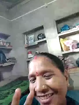 Snapshot of Loomaraj chatting on July 15, 2:39 am Loomaraj online show from July 15, 2:39 am