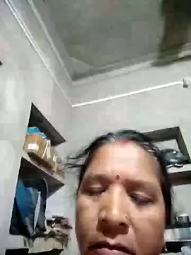 Snapshot of Loomaraj chatting on July 17, 11:31 pm Loomaraj online show from July 17, 11:31 pm