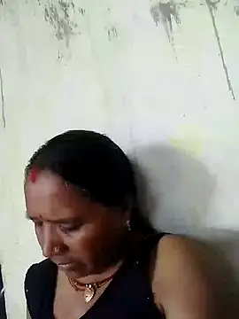 Snapshot of Loomaraj chatting on August 2, 4:33 am Loomaraj online show from August 2, 4:33 am