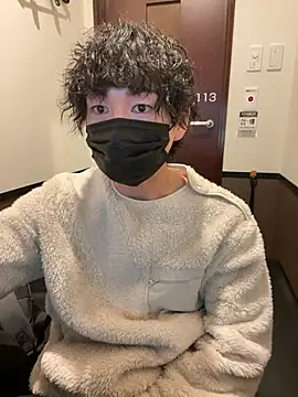 Snapshot of --ha-ru-- chatting on February 18, 8:43 am --ha-ru-- online show from February 18, 8:43 am