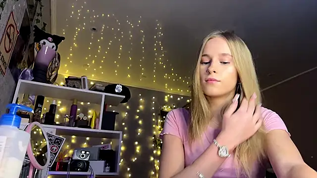 Snapshot of amily_sunray chatting on February 12, 1:28 pm amily sunray online show from February 12, 1:28 pm