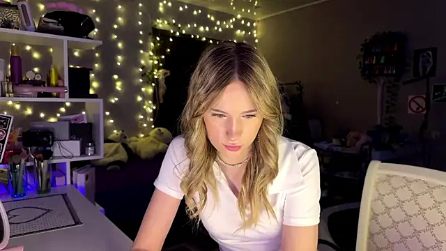 Snapshot of amily_sunray chatting on February 15, 2:14 pm amily sunray online show from February 15, 2:14 pm