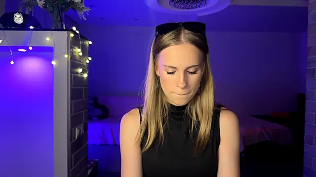 Snapshot of amily_sunray chatting on July 25, 6:27 pm amily sunray online show from July 25, 6:27 pm
