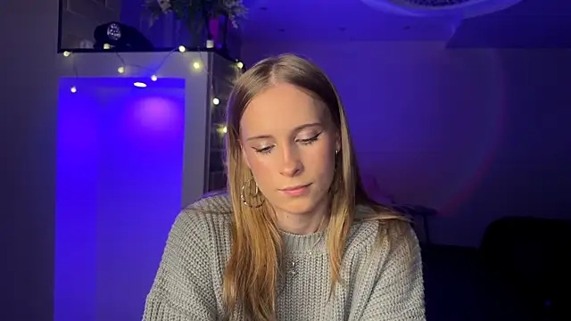 Snapshot of amily_sunray chatting on August 3, 7:28 pm amily sunray online show from August 3, 7:28 pm
