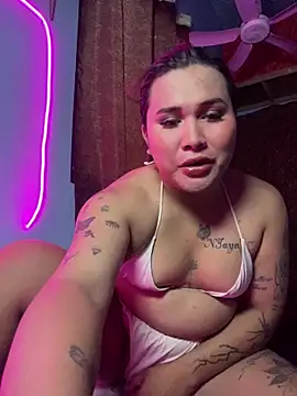 hollynicole online show from June 14, 6:48 am