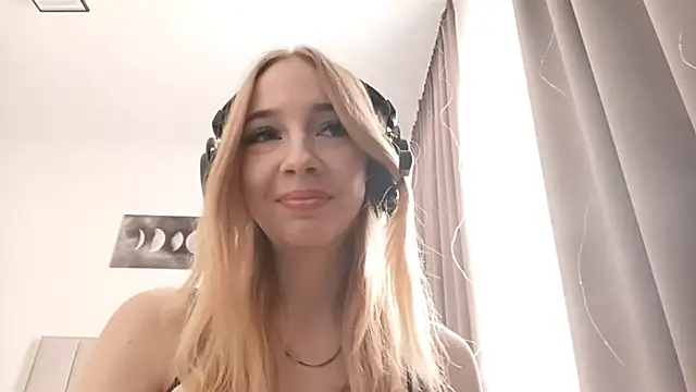 Snapshot of WackyNome chatting on February 13, 6:09 am WackyNome online show from February 13, 6:09 am