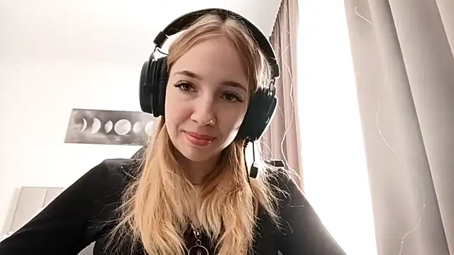 Snapshot of WackyNome chatting on February 15, 6:21 am WackyNome online show from February 15, 6:21 am