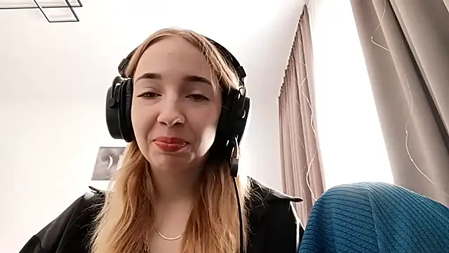 Snapshot of WackyNome chatting on February 18, 6:09 am WackyNome online show from February 18, 6:09 am