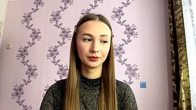 LacieHelaire online show from March 3, 7:25 am