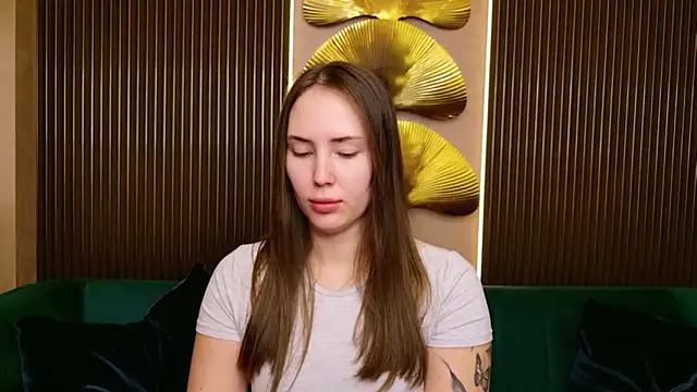 Arielle Vade online show from March 2, 5:30 am