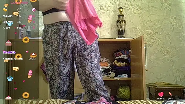 Snapshot of CurvyWild_Lady30 chatting on June 18, 10:52 am CurvyWild Lady30 online show from June 18, 10:52 am