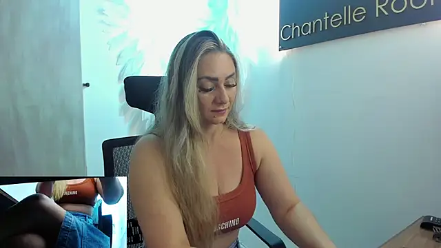 Snapshot of annie_vega17_ chatting on February 18, 9:00 pm annie vega17 online show from February 18, 9:00 pm