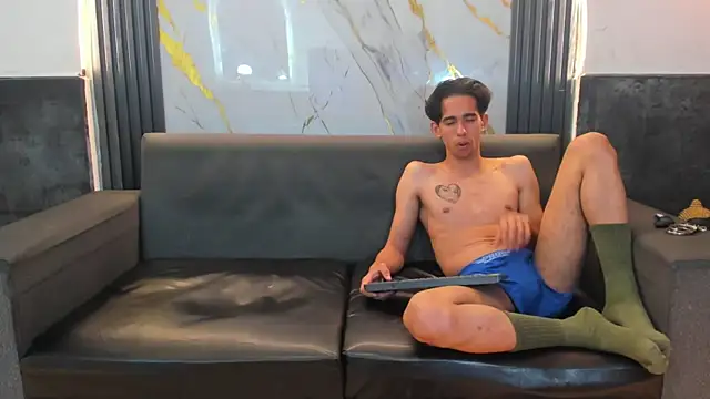 Isaak 26 online show from March 8, 10:13 pm