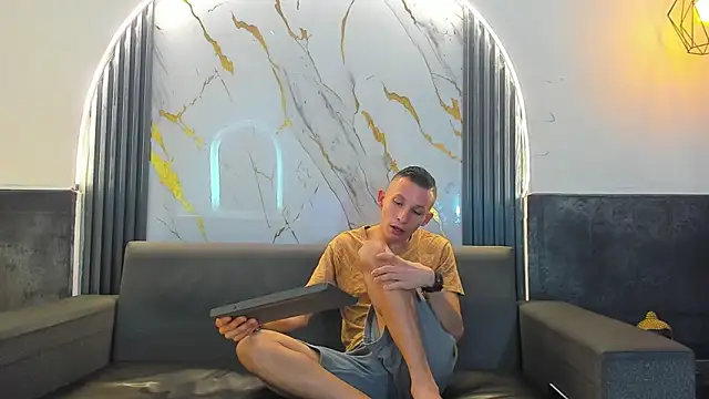 Isaak 26 online show from March 15, 6:25 pm