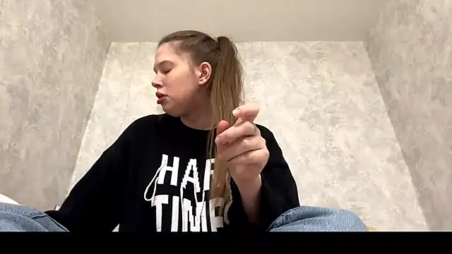 Snapshot of Lunexia_Kysstoria chatting on February 18, 3:52 pm Lunexia Kysstoria online show from February 18, 3:52 pm