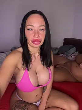 Snapshot of SaraHotDiamond_xoxo chatting on May 5, 7:55 pm SaraHotDiamond xoxo online show from May 5, 7:55 pm