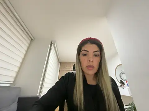 Snapshot of Encantadora_Eva chatting on February 12, 1:11 am Encantadora Eva online show from February 12, 1:11 am