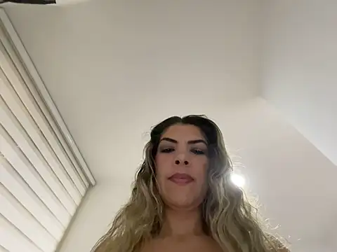 Snapshot of Encantadora_Eva chatting on February 28, 1:39 am Encantadora Eva online show from February 28, 1:39 am