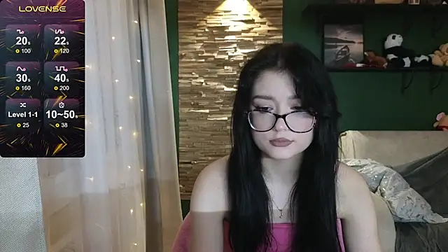 Snapshot of Whitney11_1131 chatting on February 20, 2:17 pm Whitney11 1131 online show from February 20, 2:17 pm