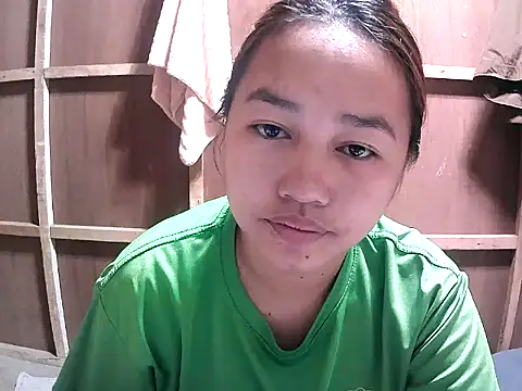 Snapshot of Cloudette_17 chatting on February 16, 5:25 am Cloudette 17 online show from February 16, 5:25 am