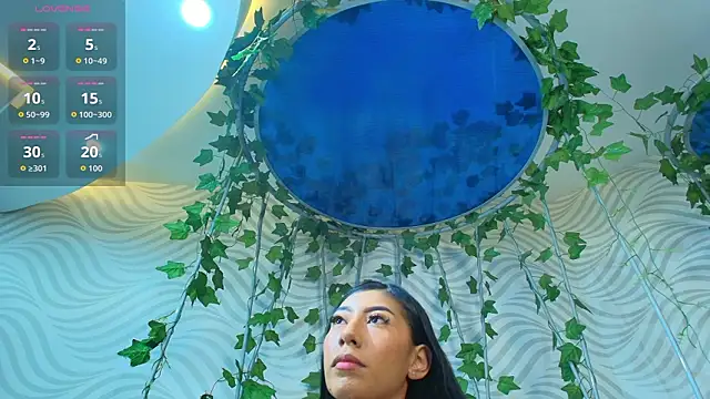 Snapshot of sophieBlair_ chatting on February 21, 7:15 pm sophieBlair online show from February 21, 7:15 pm