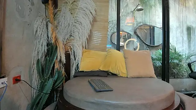 Snapshot of sophieBlair_ chatting on February 26, 7:13 pm sophieBlair online show from February 26, 7:13 pm