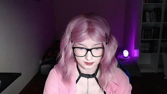 LunaXcherry online show from March 2, 6:15 pm