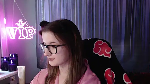 Snapshot of LunaXcherry chatting on June 17, 5:36 pm LunaXcherry online show from June 17, 5:36 pm