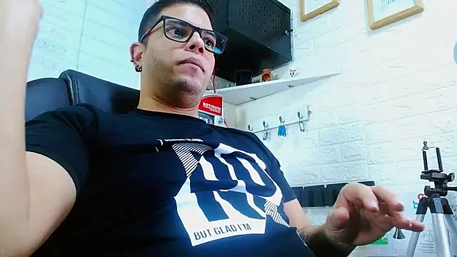 anndyhardy15 online show from March 31, 6:30 pm