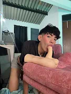 max femboy online show from April 25, 10:51 am