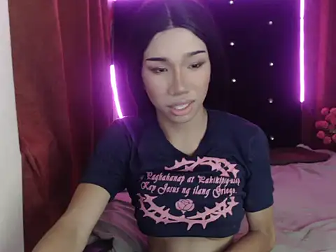 Snapshot of Queenoflustx chatting on May 3, 4:24 pm Queenoflustx online show from May 3, 4:24 pm