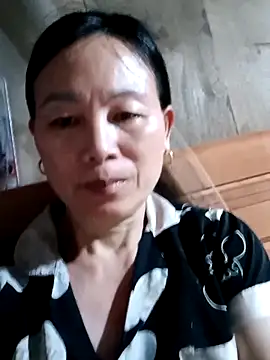 Snapshot of Kiss_love2 chatting on May 24, 3:55 am Kiss love2 online show from May 24, 3:55 am