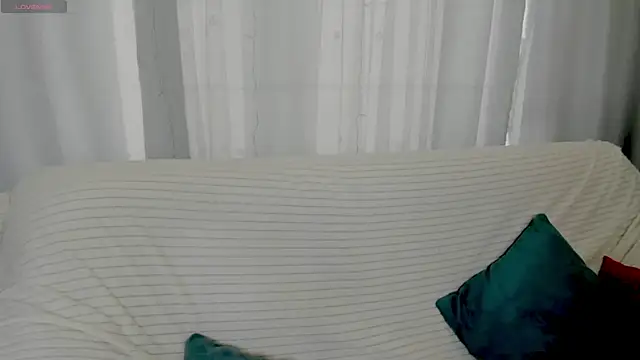 EmilyTrase online show from April 18, 1:09 am