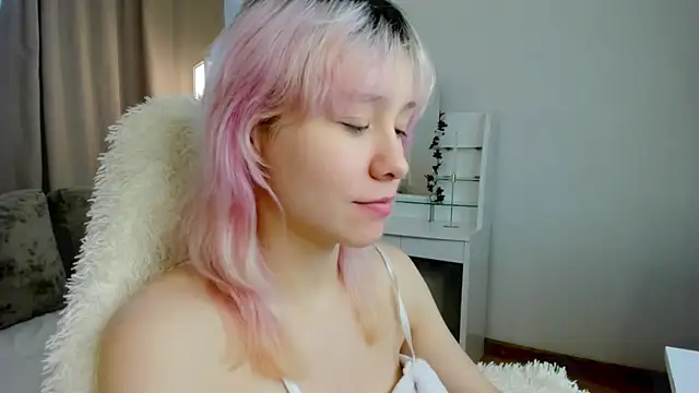 EmilyTrase online show from June 16, 1:19 am