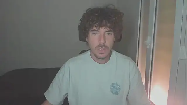 Snapshot of joaquin420_hot chatting on February 15, 10:25 am joaquin420 hot online show from February 15, 10:25 am