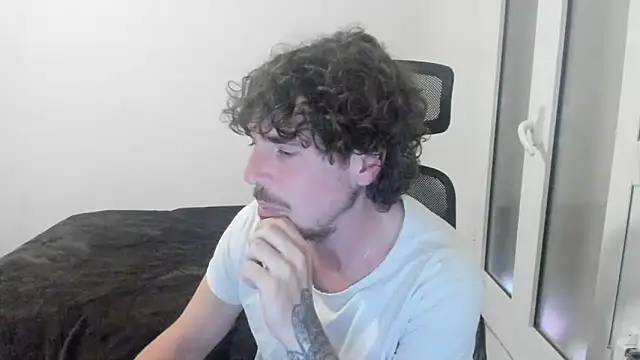 Snapshot of joaquin420_hot chatting on February 24, 5:33 pm joaquin420 hot online show from February 24, 5:33 pm