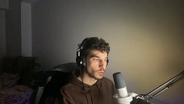 Snapshot of enesbabakral chatting on February 25, 11:03 pm enesbabakral online show from February 25, 11:03 pm