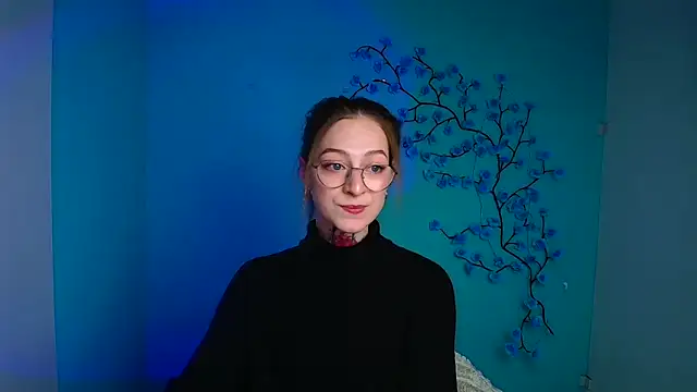 Esmi Winter online show from February 28, 6:14 am